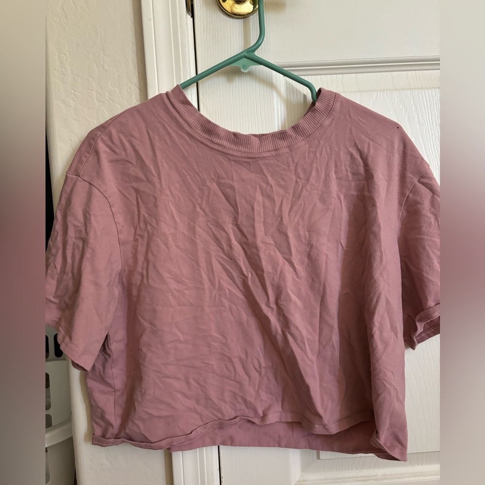 Women’s mauve crop tee